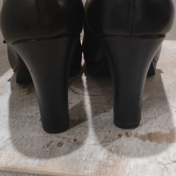 👍 Umberto raffini Size 38 Leather Mary Jane's Heels. A10 - Picture 4 of 5